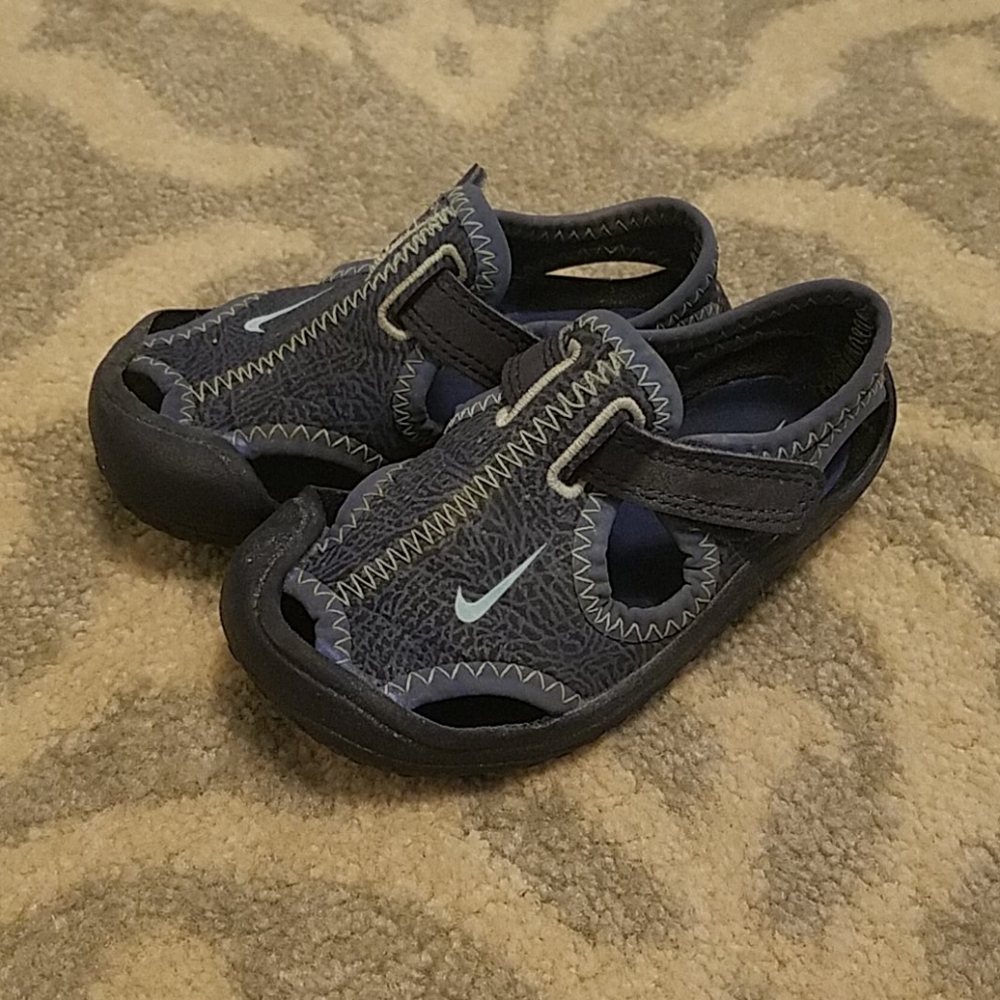 Nike boy water shoes